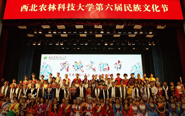 2267e2dc993f4fa7b45808c70f6b1418.jpg 大合影_副本.jpg