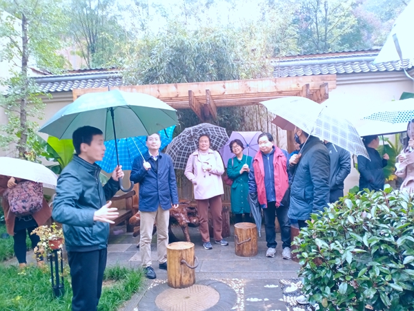 ccf39a6f75f74f6ebd7f9edaf580c8c3.jpg 参观特色民宿_副本.jpg