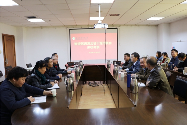 21f484405ad84d8292f2b3ef4179e17f.jpg 座谈交流_副本.jpg