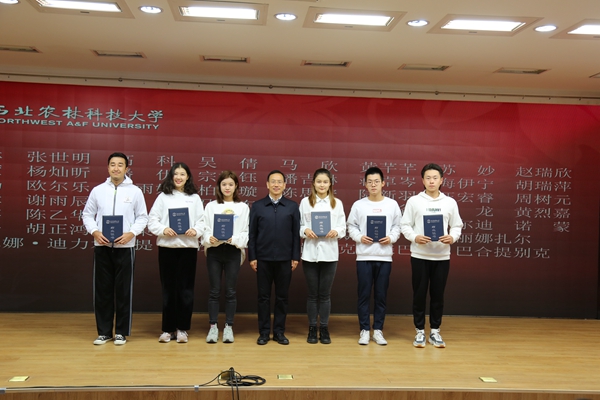 00ac05cf56e34e3b8471ca3d1b8954ac.jpg 颁发结业证书_副本.jpg