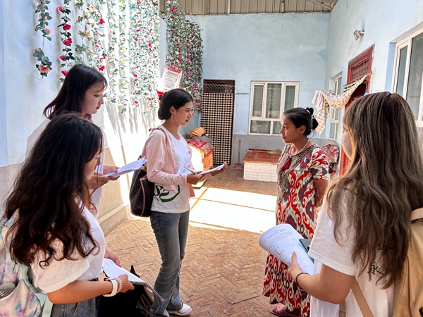 5c3e6c1991d846adbfe4e08686019547.jpg 团队成员入户走访_副本.jpg